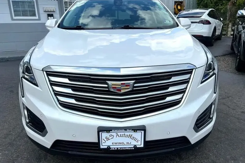 2017 Cadillac XT5 Luxury photo 1