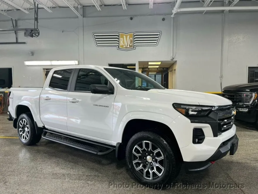 2023 Chevrolet Colorado LT photo 1