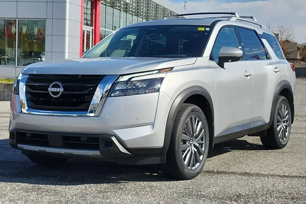 2025 Nissan Pathfinder SL photo 1