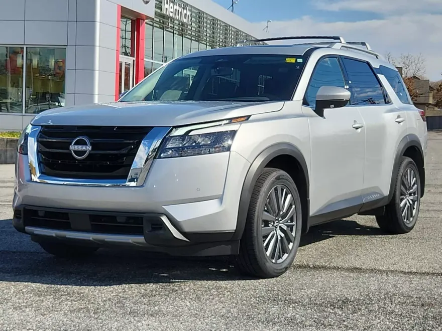 2025 Nissan Pathfinder SL photo 1