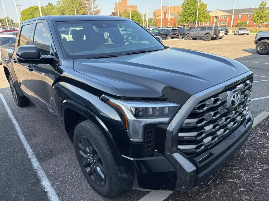 2023 Toyota Tundra Platinum photo 1