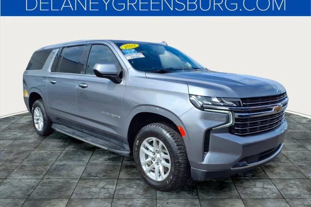 2021 Chevrolet Suburban LT photo 1