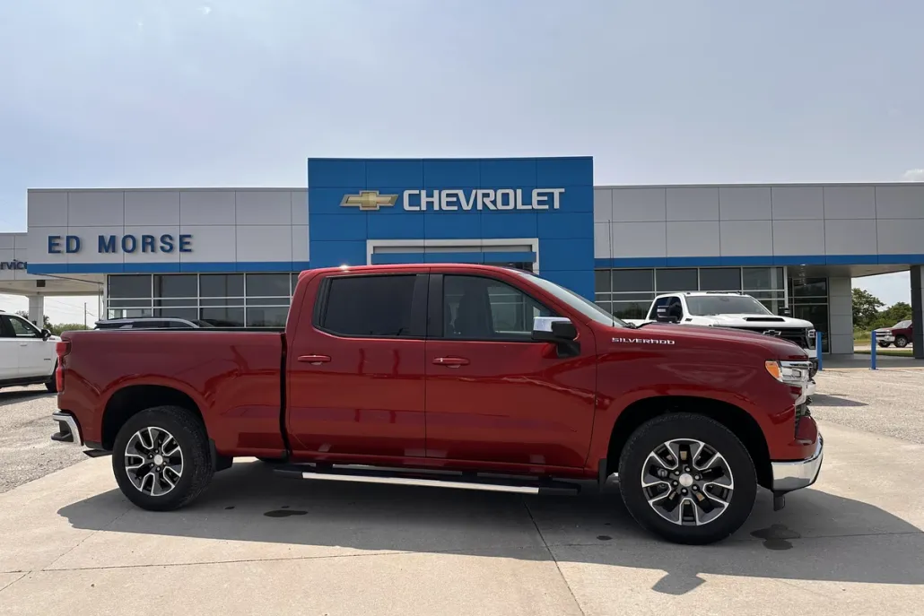 2022 Chevrolet Silverado 1500 LT photo 1