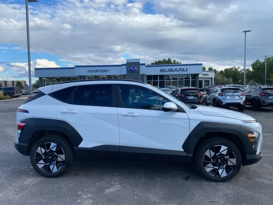 2024 Hyundai Kona SE photo 1