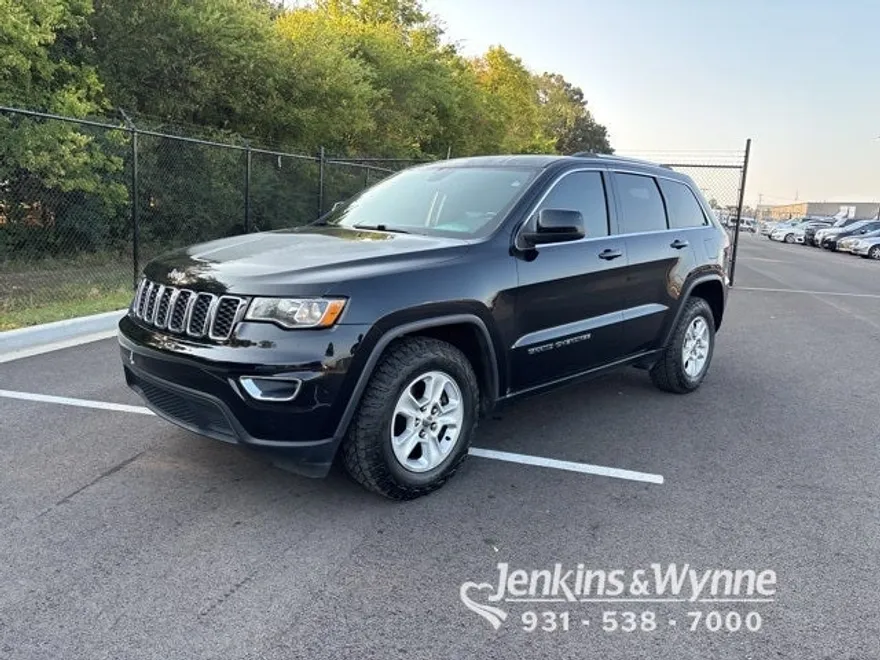 2017 Jeep Grand Cherokee Laredo photo 1