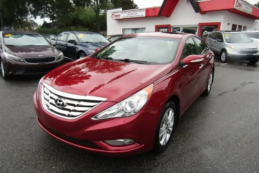 2011 Hyundai Sonata Limited photo 1