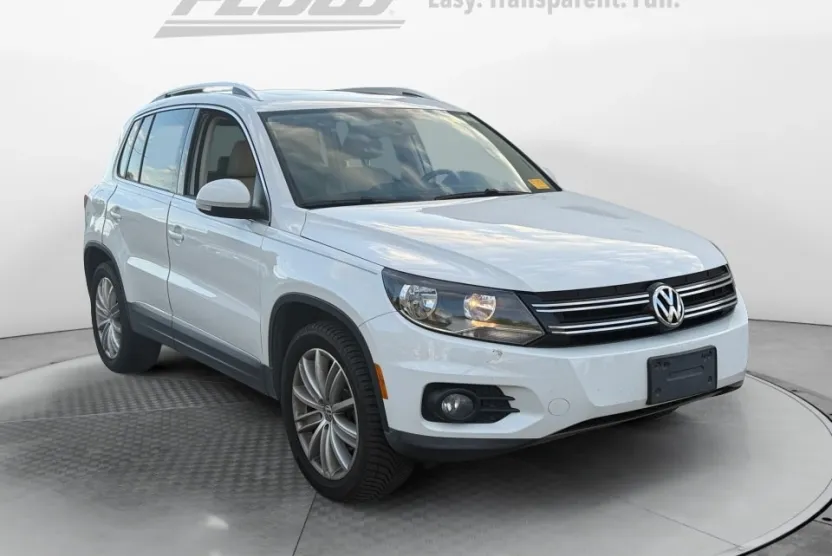 2015 Volkswagen Tiguan SEL photo 1