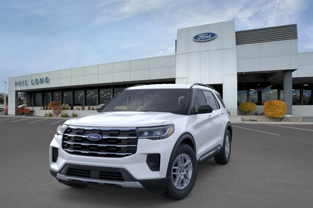 2025 Ford Explorer photo 1