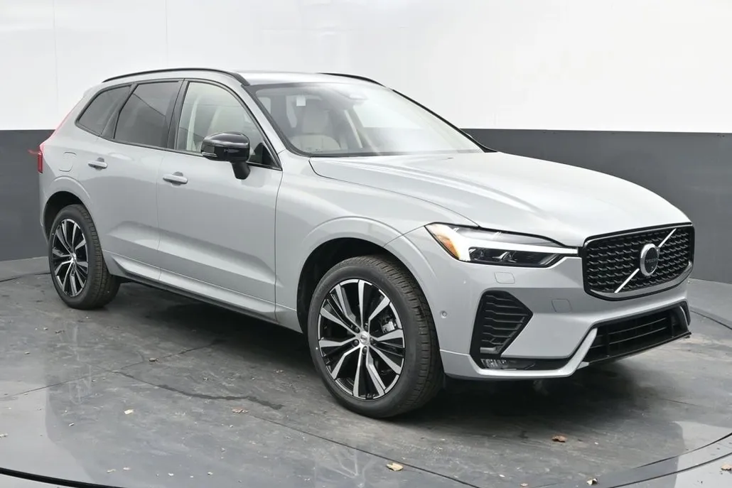 2025 Volvo XC60 B5 Plus photo 1