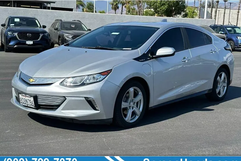 2018 Chevrolet Volt LT photo 1