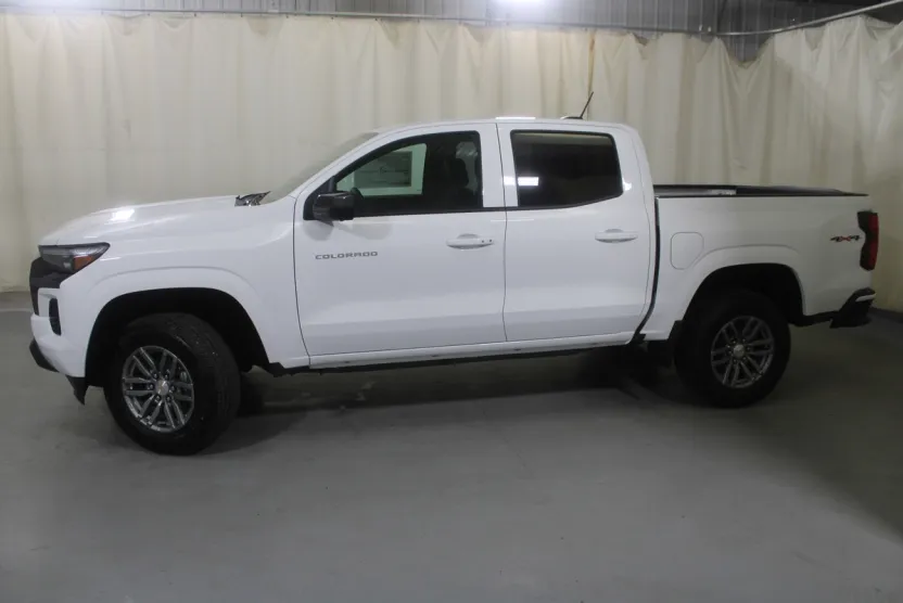 2025 Chevrolet Colorado Work Truck LT photo 1