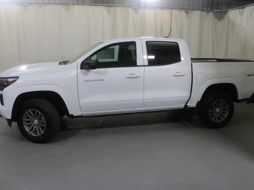 2025 Chevrolet Colorado Work Truck LT photo 1