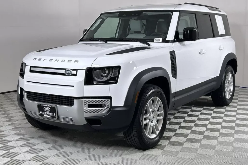 2025 Land Rover Defender 110 S photo 1