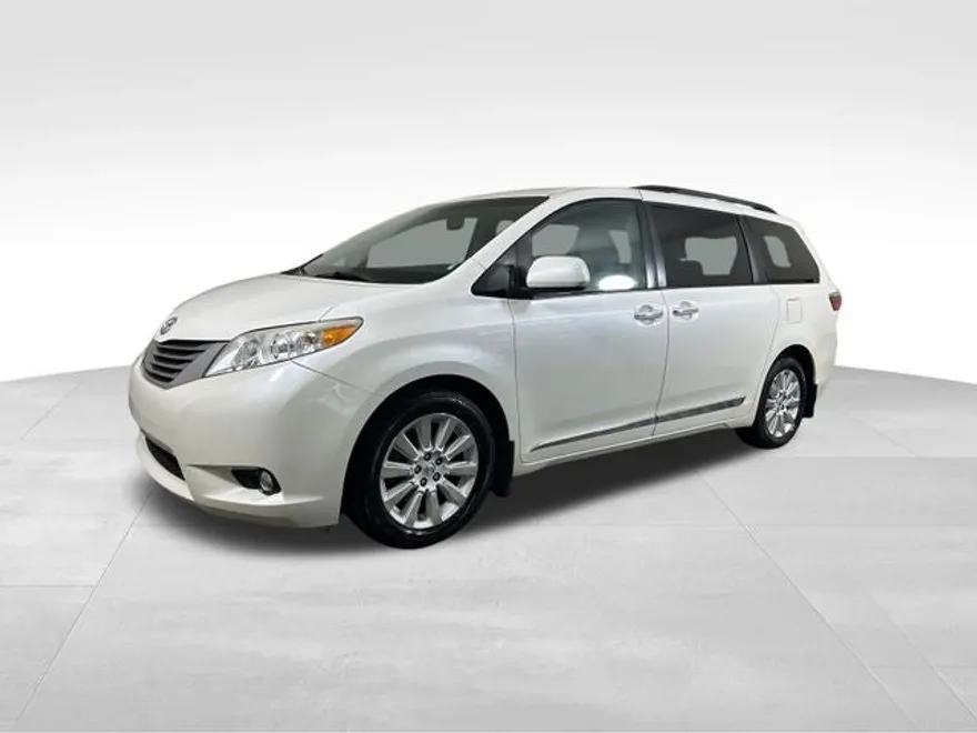2015 Toyota Sienna Limited photo 1