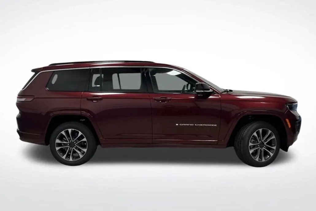 2025 Jeep Grand Cherokee Overland photo 1