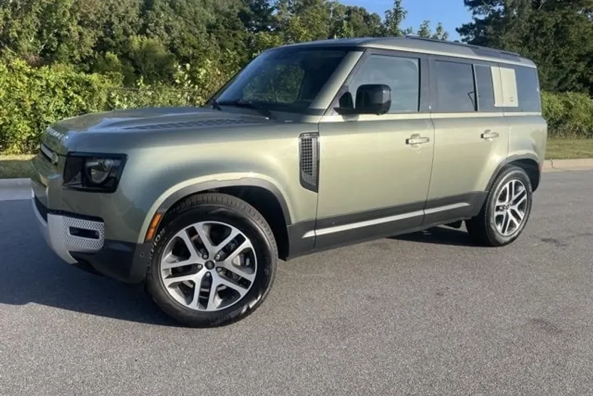2023 Land Rover Defender SE photo 1