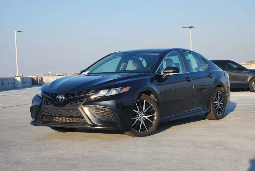 2023 Toyota Camry SE photo 1