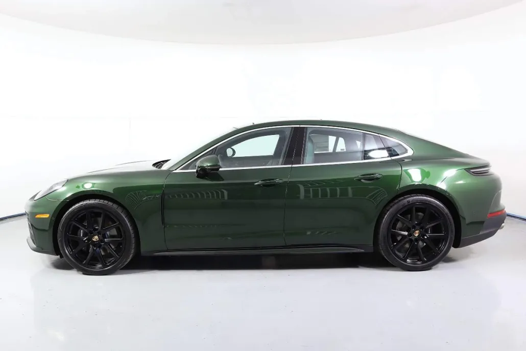2025 Porsche Panamera 4 photo 1
