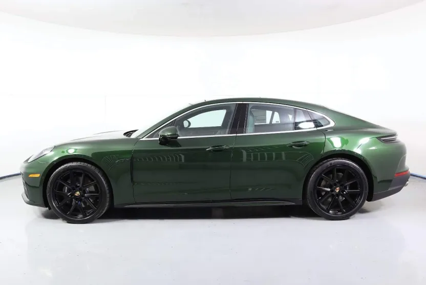 2025 Porsche Panamera 4 photo 1