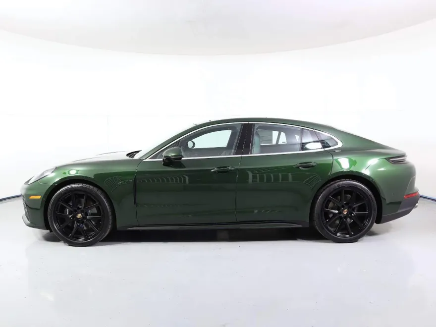 2025 Porsche Panamera 4 photo 1