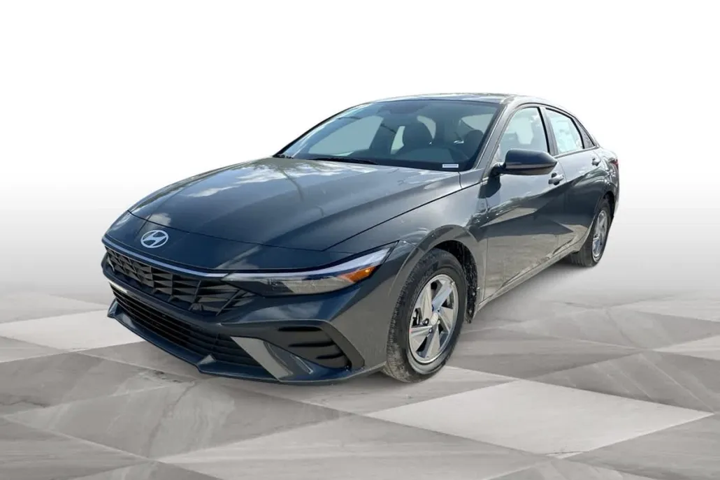 2025 Hyundai Elantra SE photo 1