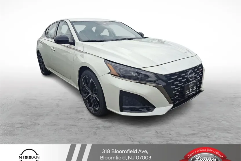 2025 Nissan Altima SR photo 1