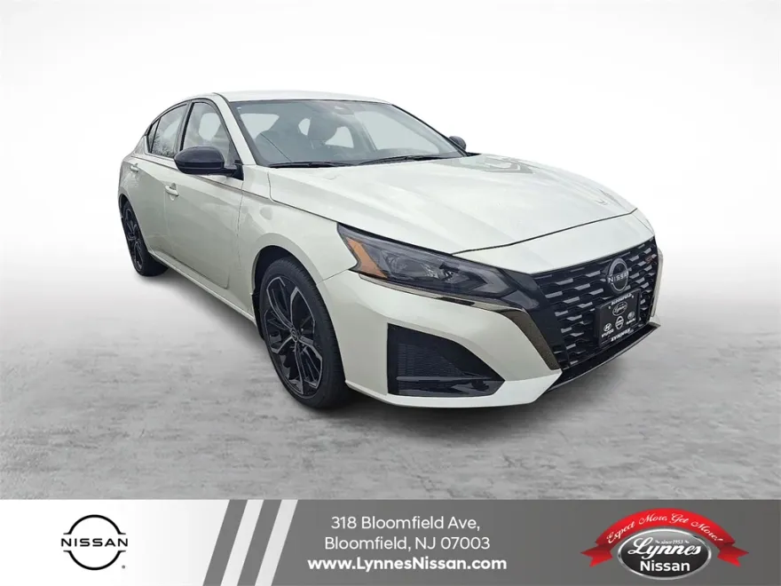 2025 Nissan Altima SR photo 1