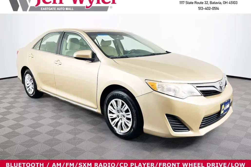 2012 Toyota Camry LE photo 1
