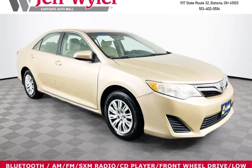 2012 Toyota Camry LE photo 1