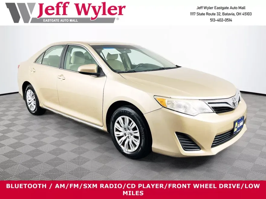 2012 Toyota Camry LE photo 1