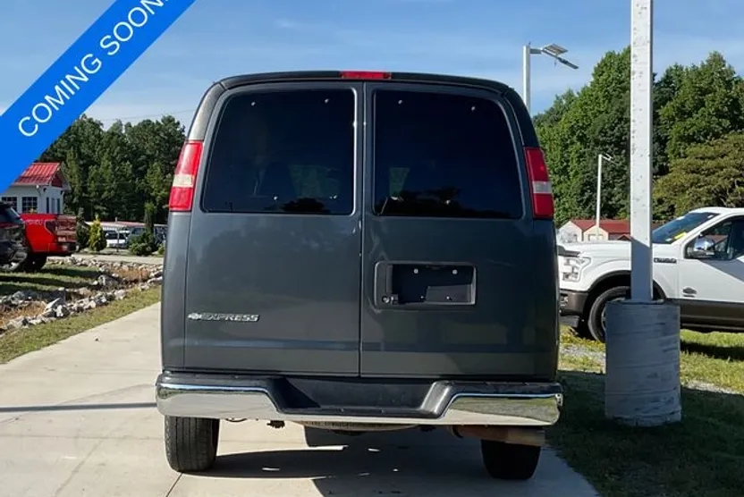 2016 Chevrolet Express 3500 LT photo 1