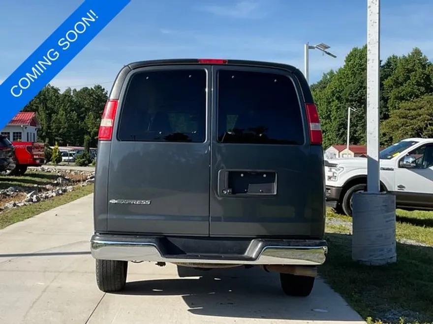 2016 Chevrolet Express 3500 LT photo 1