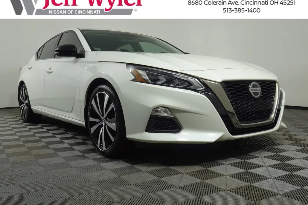 2021 Nissan Altima 2.5 SR photo 1
