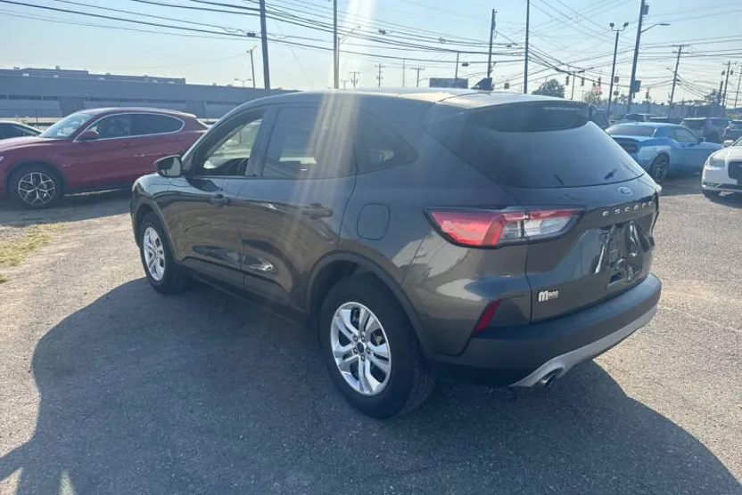 2020 Ford Escape S photo 1
