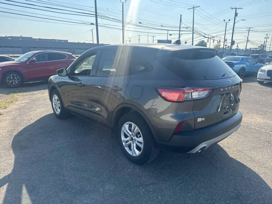 2020 Ford Escape S photo 1