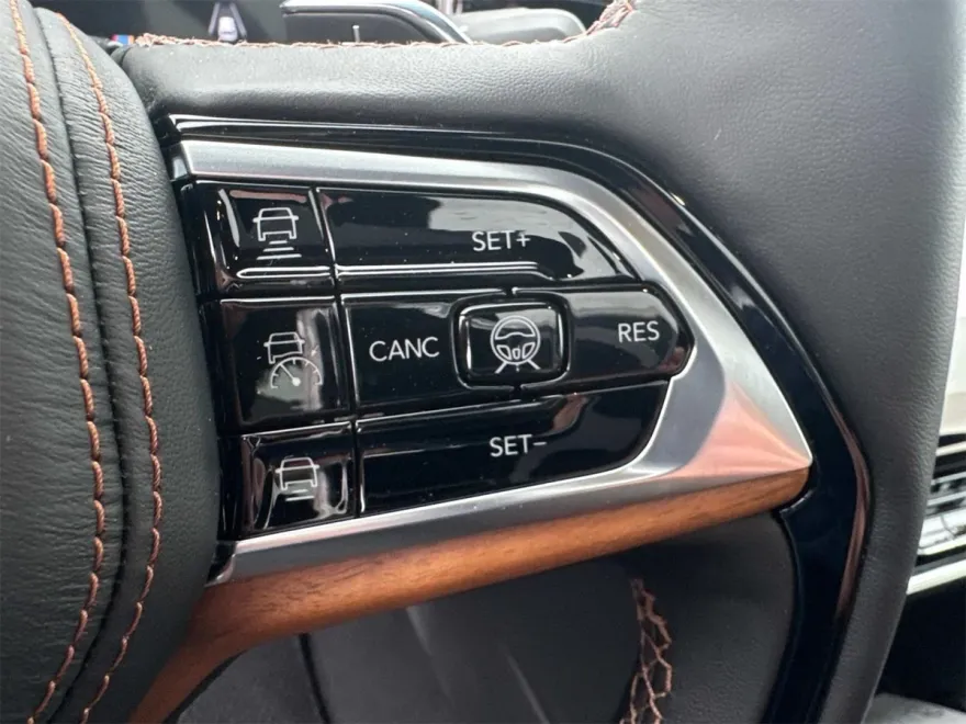 2025 Jeep Grand Cherokee L Summit photo 29