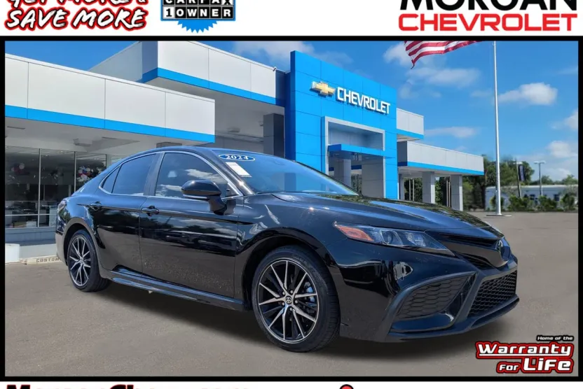 2024 Toyota Camry SE photo 1