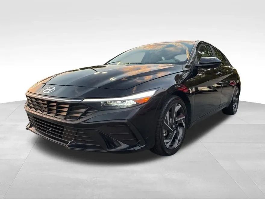 2025 Hyundai Elantra SEL Sport photo 1