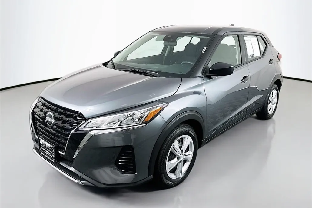 2025 Nissan Kicks Play S photo 1