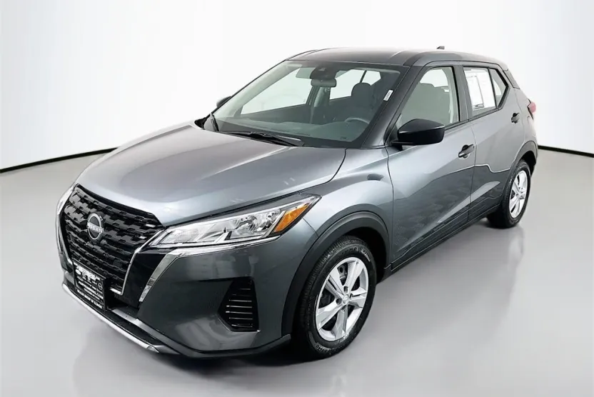 2025 Nissan Kicks Play S photo 1