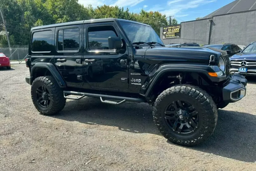 2018 Jeep Wrangler Unlimited Sahara photo 1