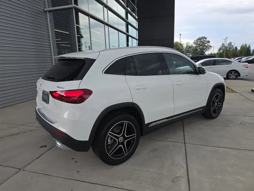 2026 Mercedes Benz GLA 250 4MATIC photo 1