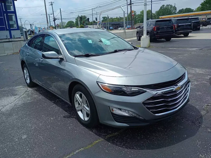 2024 Chevrolet Malibu 1LT photo 1