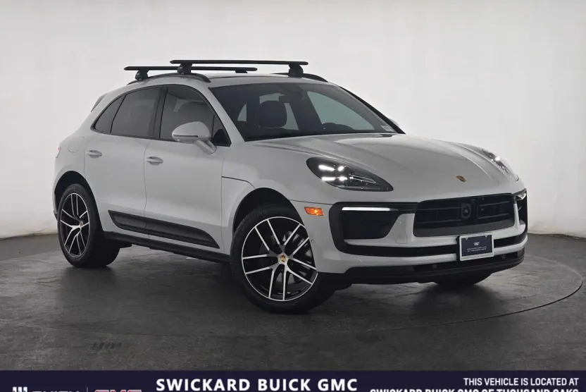 2023 Porsche Macan T photo 1