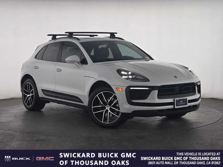 2023 Porsche Macan T photo 1