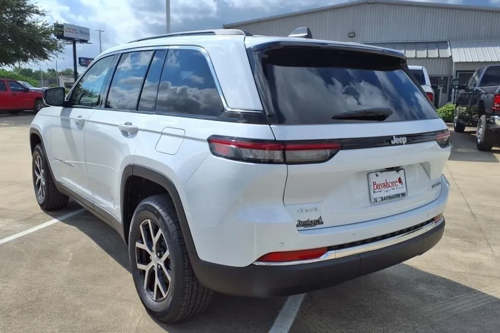 2025 Jeep Grand Cherokee Limited photo 1