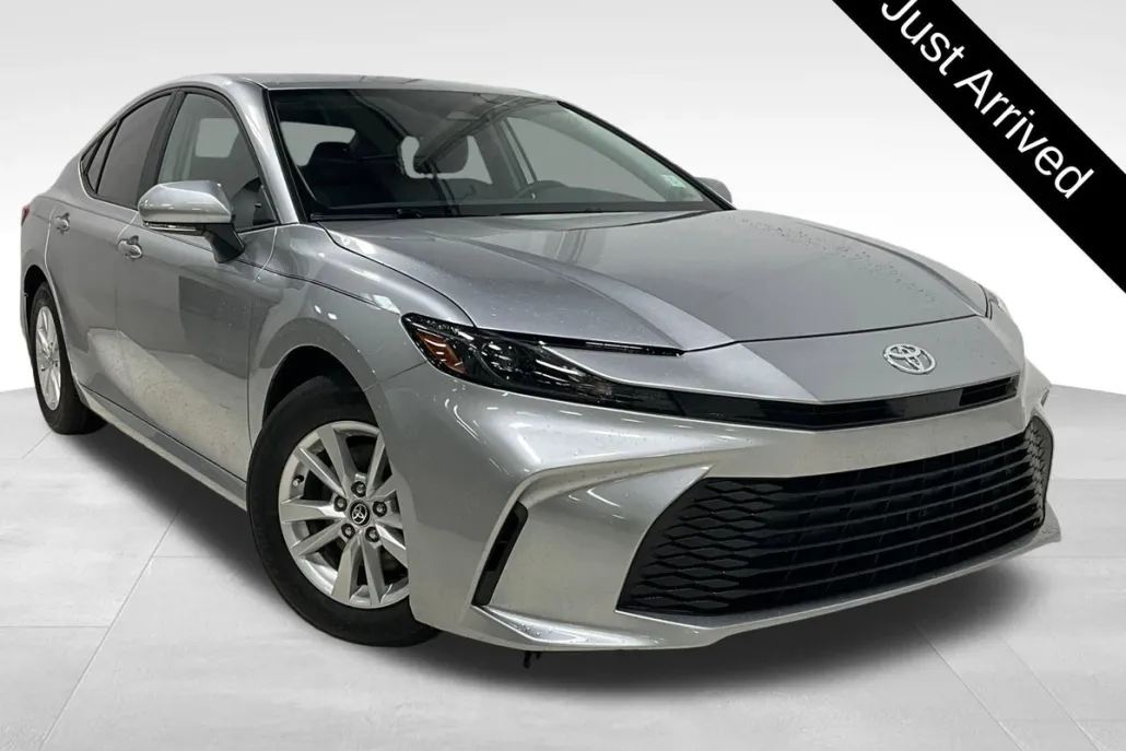 2025 Toyota Camry LE photo 1