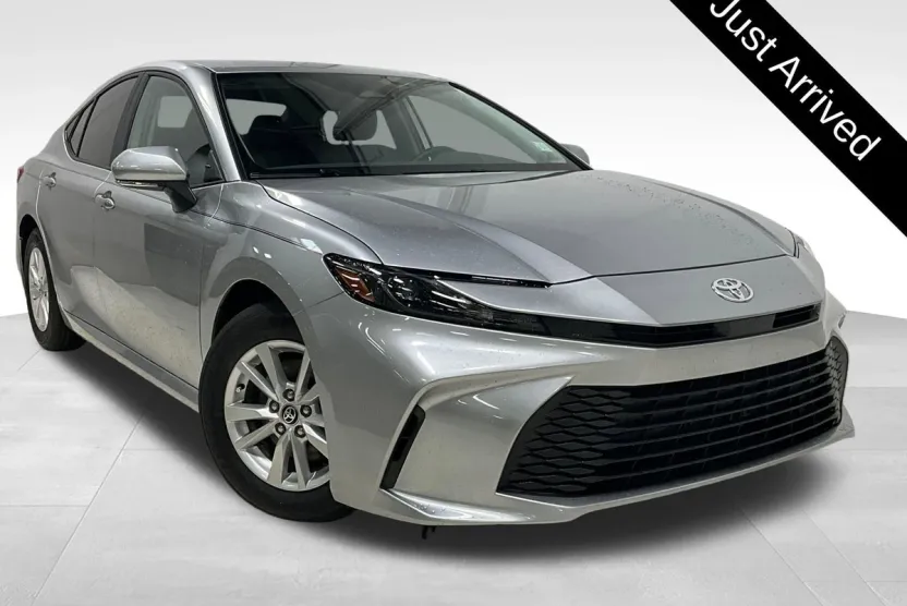 2025 Toyota Camry LE photo 1