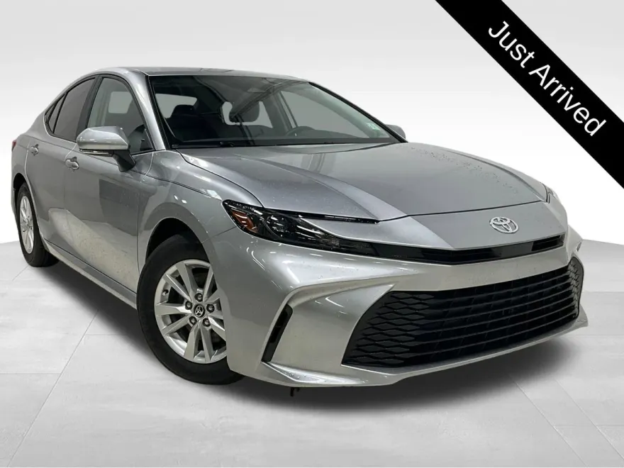 2025 Toyota Camry LE photo 1