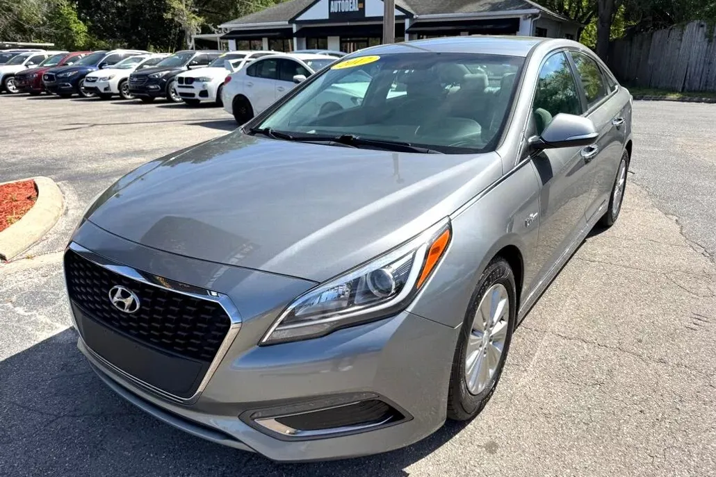 2017 Hyundai Sonata Hybrid Limited photo 1